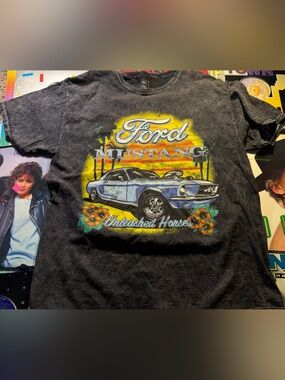 Official license Ford Mustang Graphic Tee